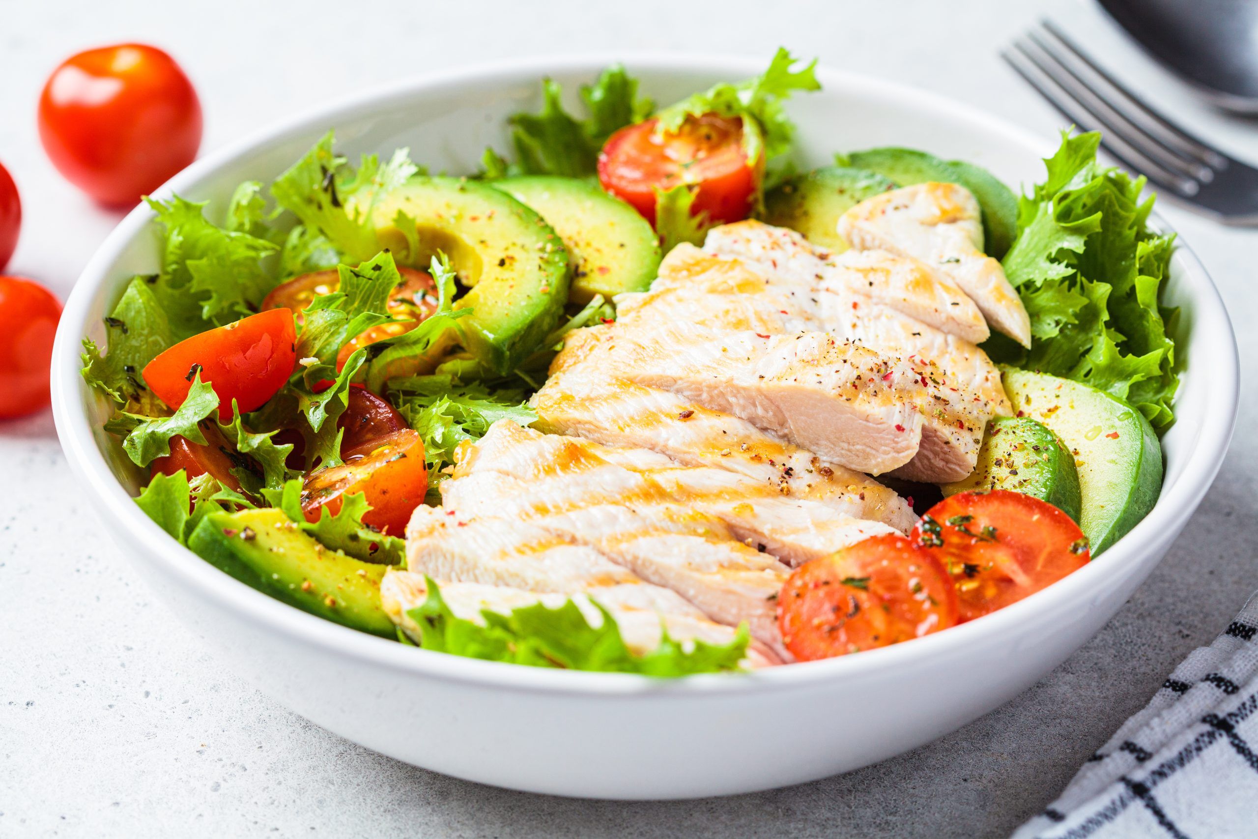 Super Detox Chicken, Avocado & Veggie Salad